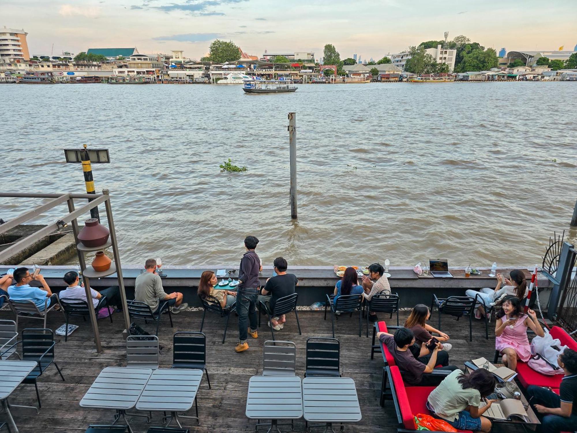 Baan Wanglang Riverside, Bangkok Exteriör bild