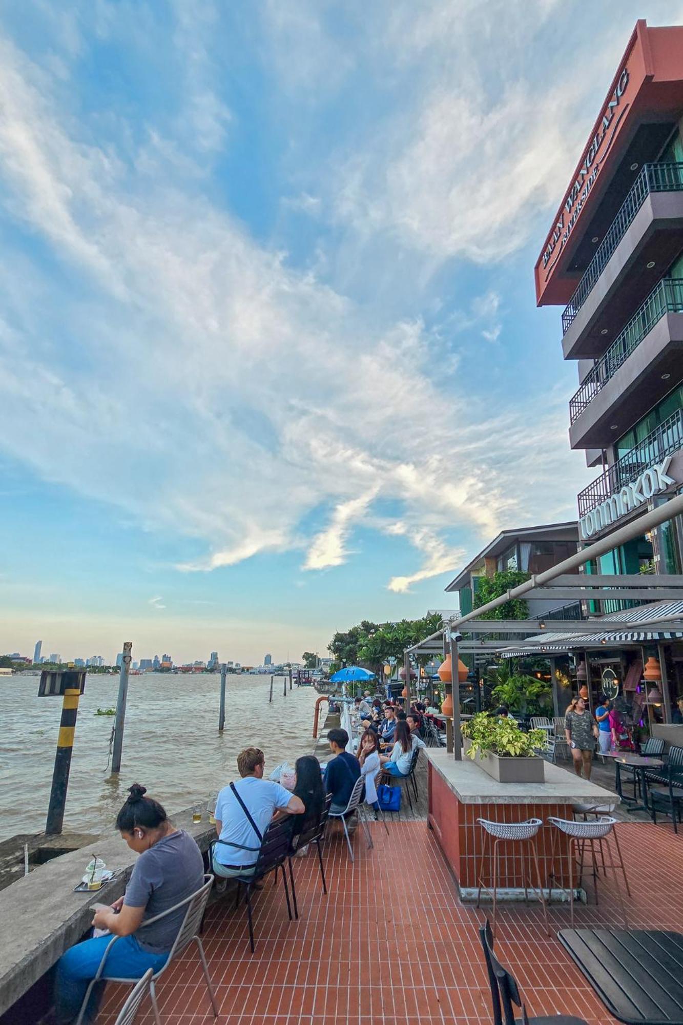 Baan Wanglang Riverside, Bangkok Exteriör bild